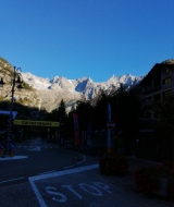 La catena del Monte Bianco quasi completamente priva di neve
